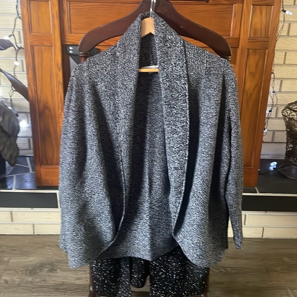 Two beautiful sweater/cardigans Denver Hayes/Allison Daley SZ M PRICE INC BOTH - Picture 3 of 4